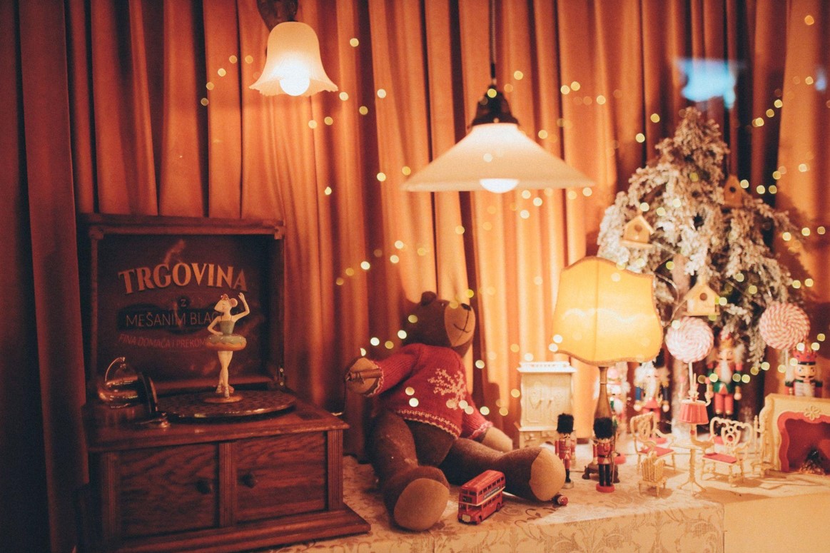 Christmas vintage entourage, brown tones